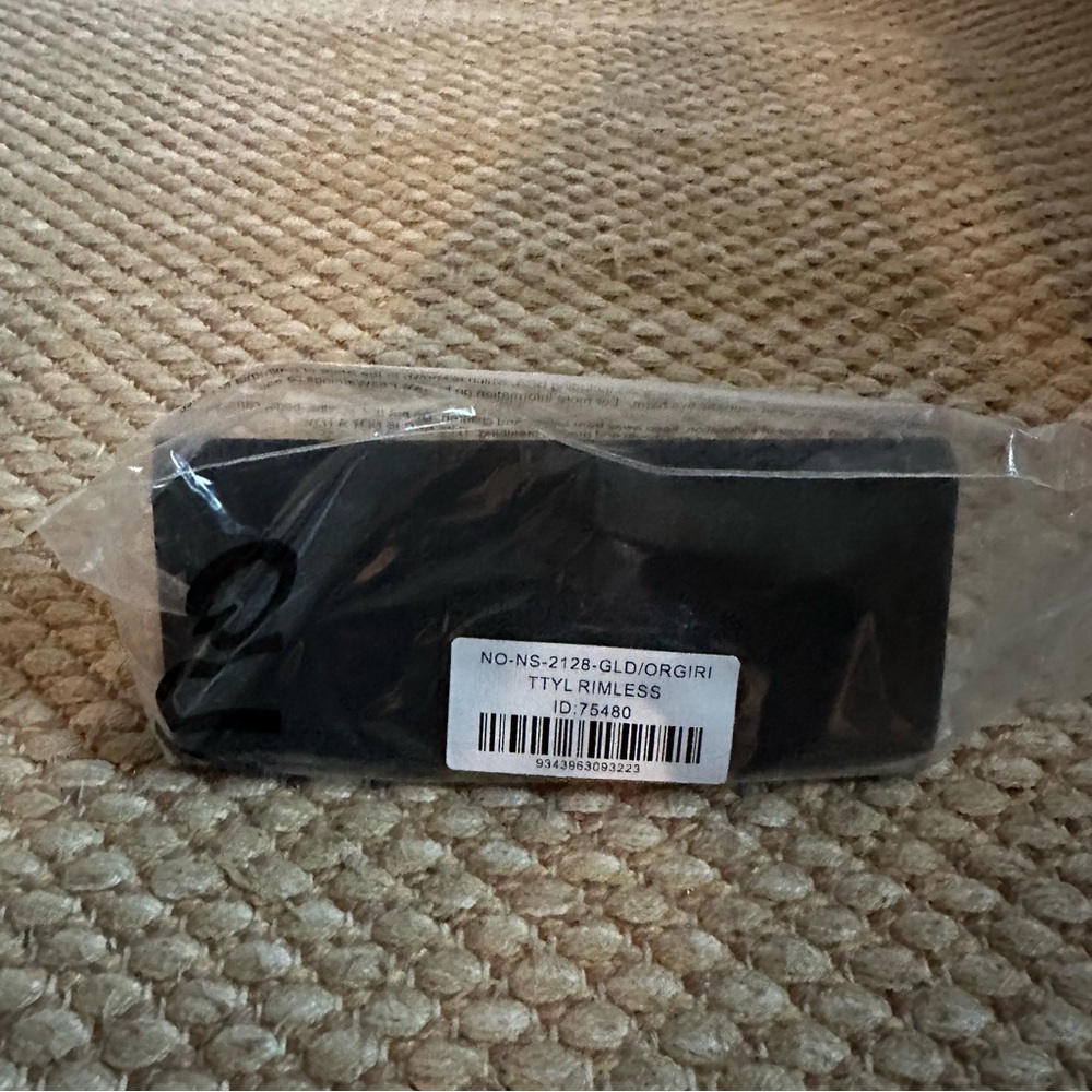 Quay Australia TTYL Rimless Square Rectangle Sunglasses - Picture 3 of 4